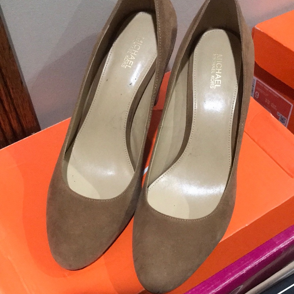 Michael Kors Women's Tan Suede Pumps